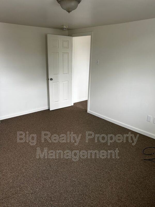29 N Main St #4A - Photo 4 of 7