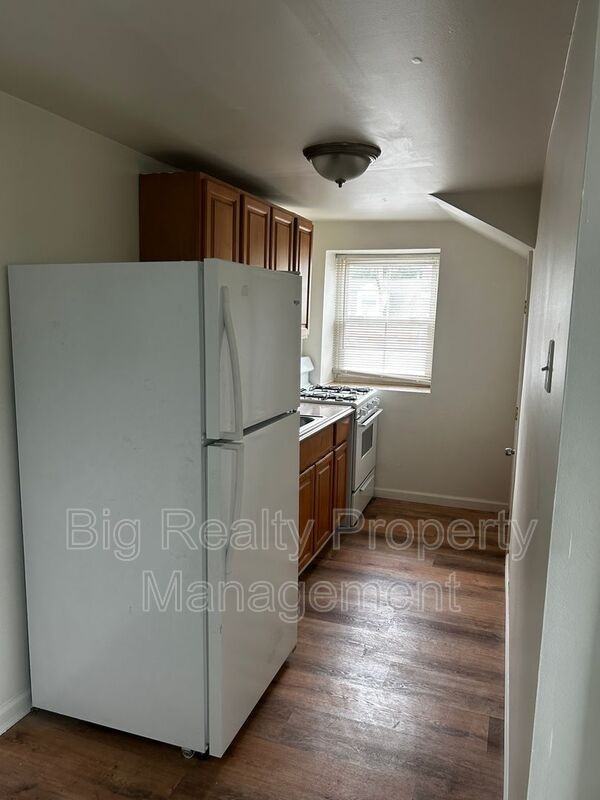 29 N Main St #4A - Photo 6 of 7