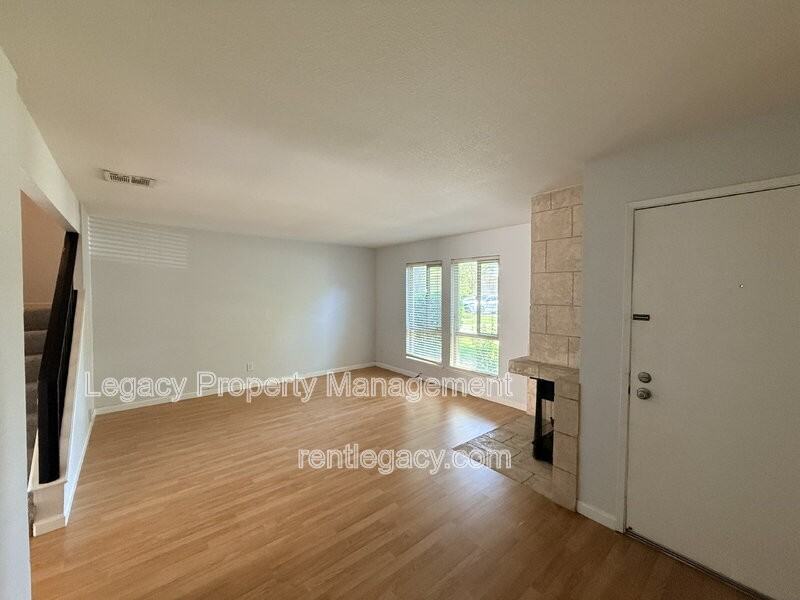 339 Bridge Pl - Photo 5 of 30