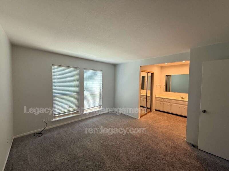 339 Bridge Pl - Photo 7 of 30