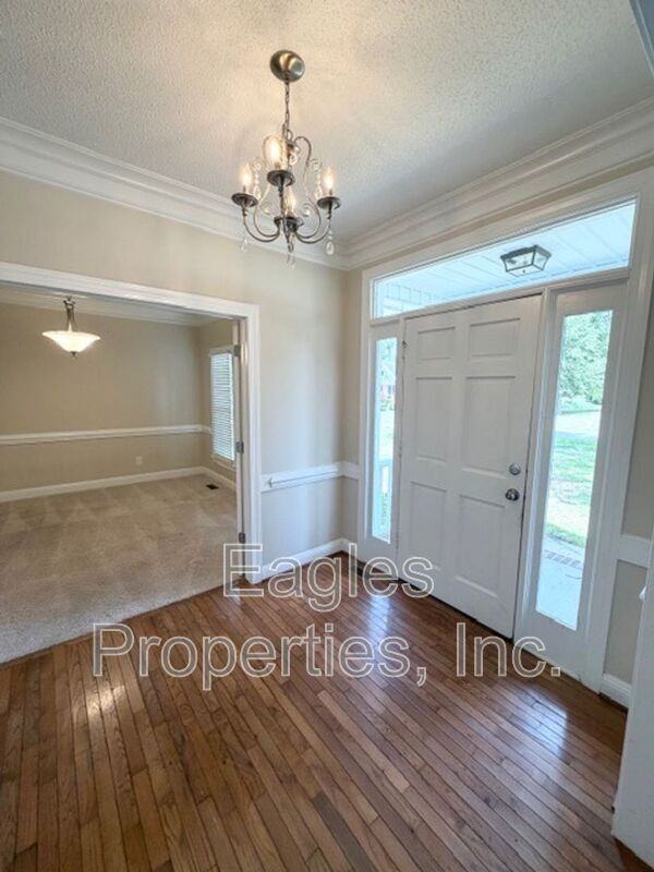 242 N Marion Dr - Photo 2 of 29