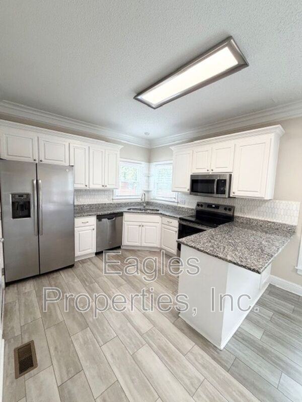 242 N Marion Dr - Photo 5 of 29