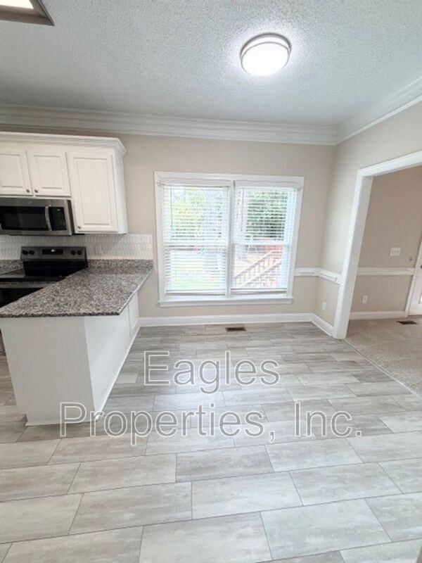 242 N Marion Dr - Photo 6 of 29