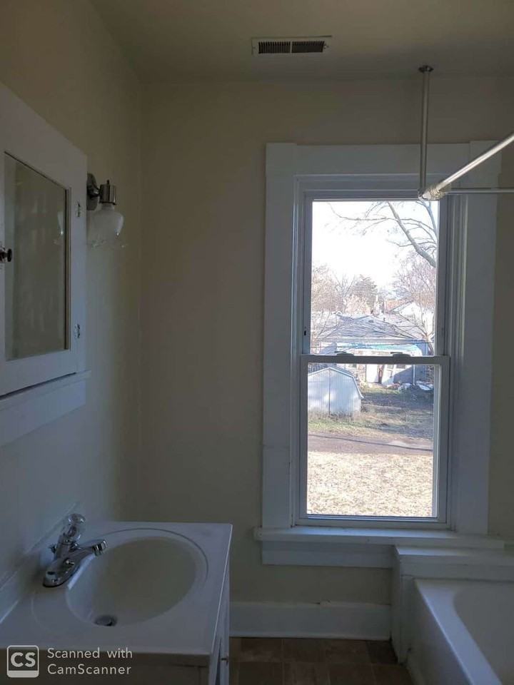 536 Saint Paul Ave - Photo 7 of 12