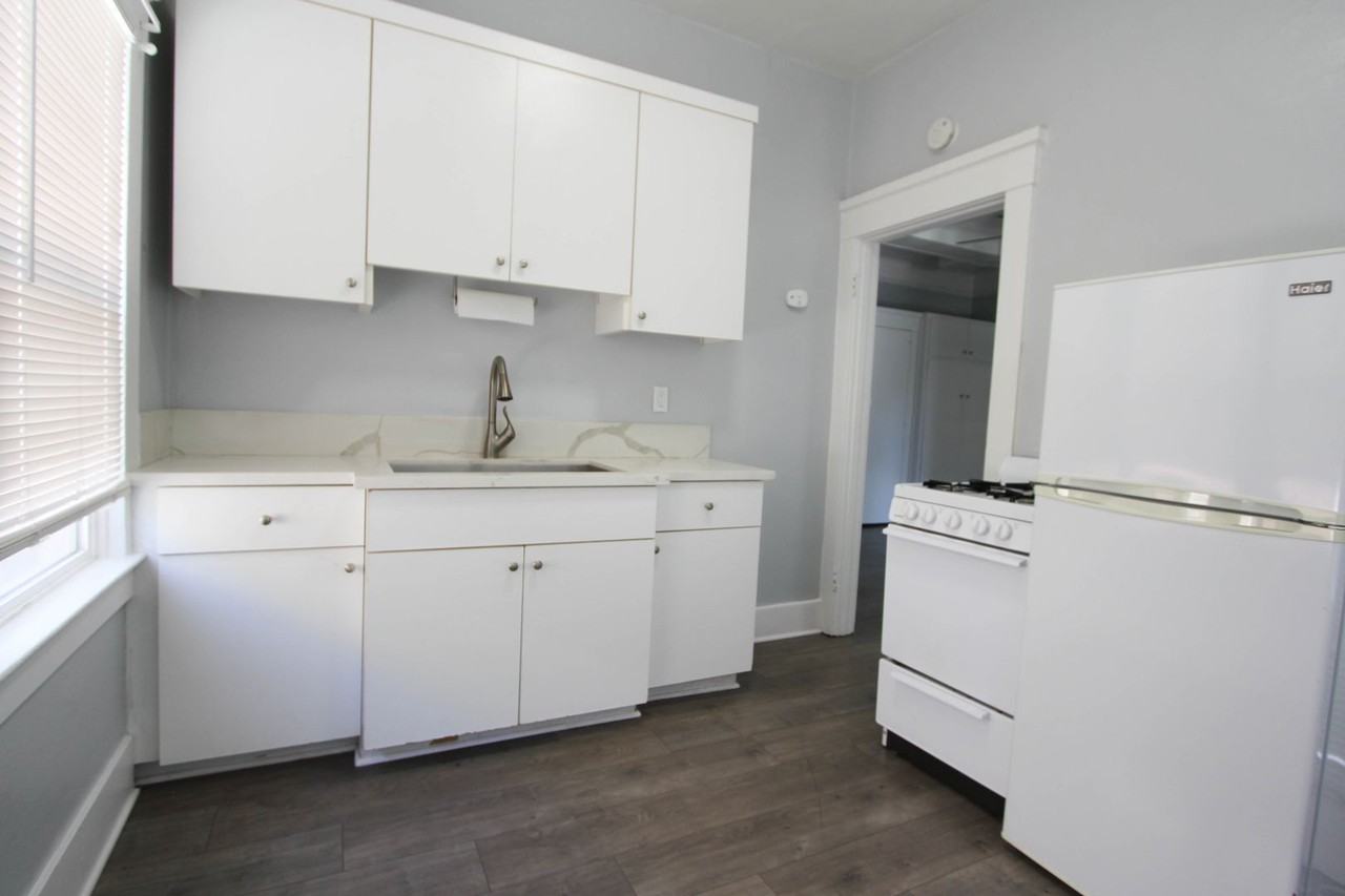 LB1153 - Photo 3 of 23