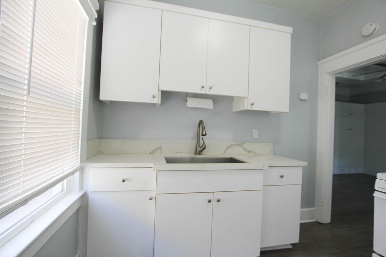 LB1153 - Photo 6 of 23