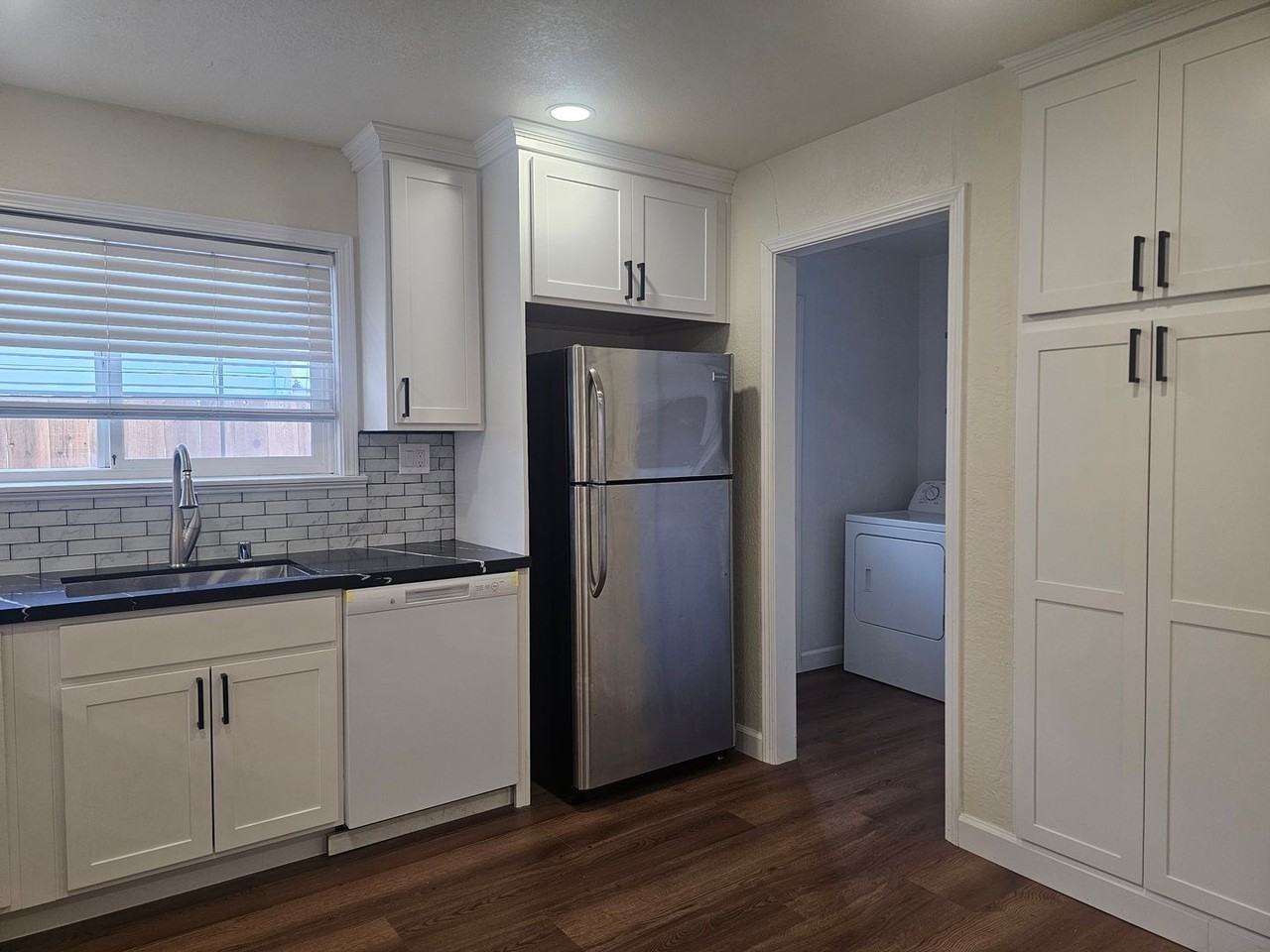 967 Kern St - Photo 3 of 19