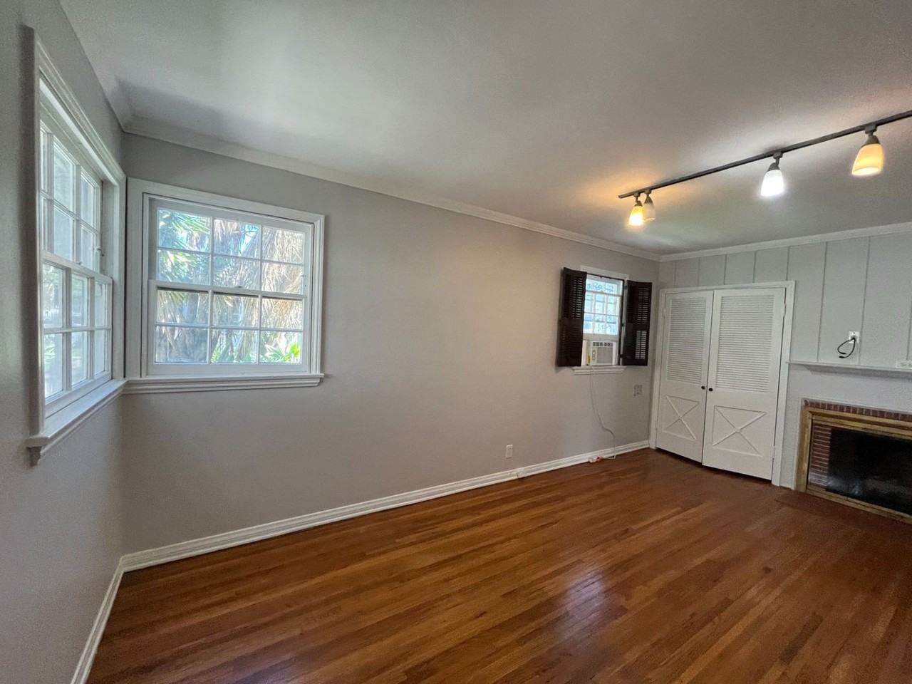 10370 Ashton Ave - Photo 4 of 17