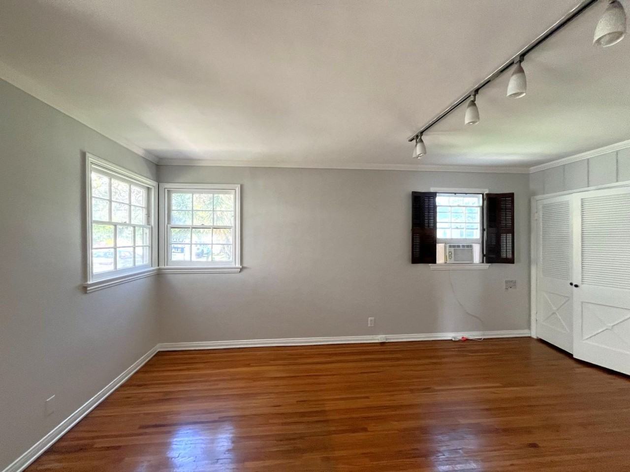 10370 Ashton Ave - Photo 5 of 17
