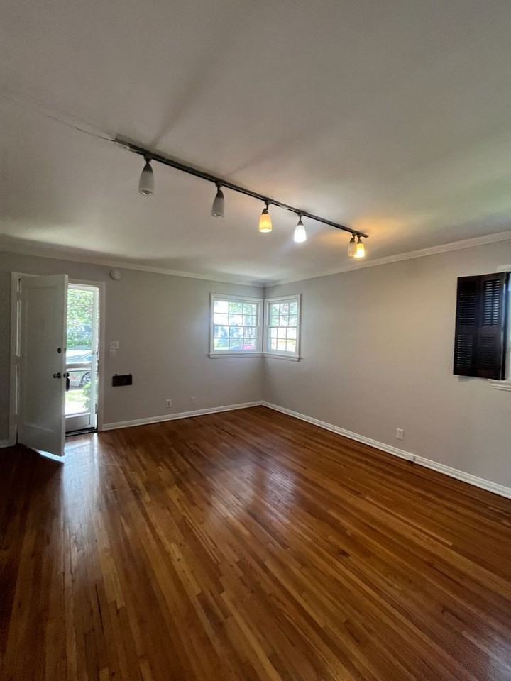 10370 Ashton Ave - Photo 7 of 17