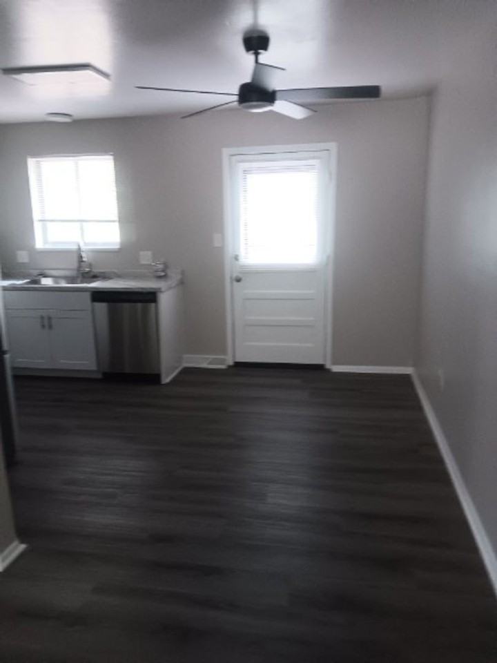 460 S Owens St - Photo 3 of 19