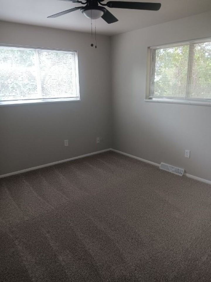 460 S Owens St - Photo 7 of 19