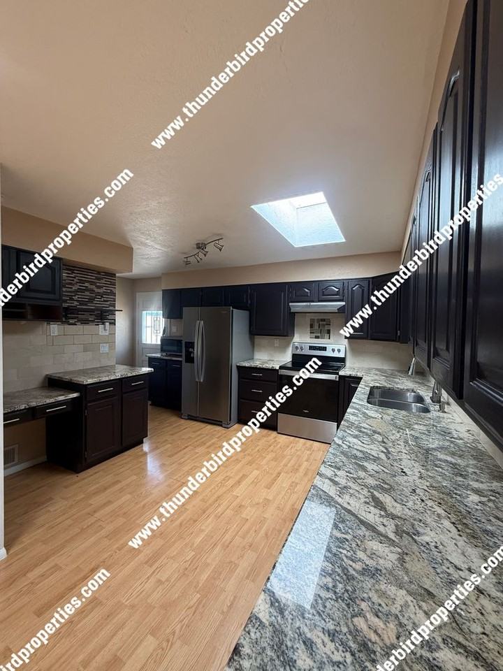 2108 Muriel St Ne - Photo 6 of 24