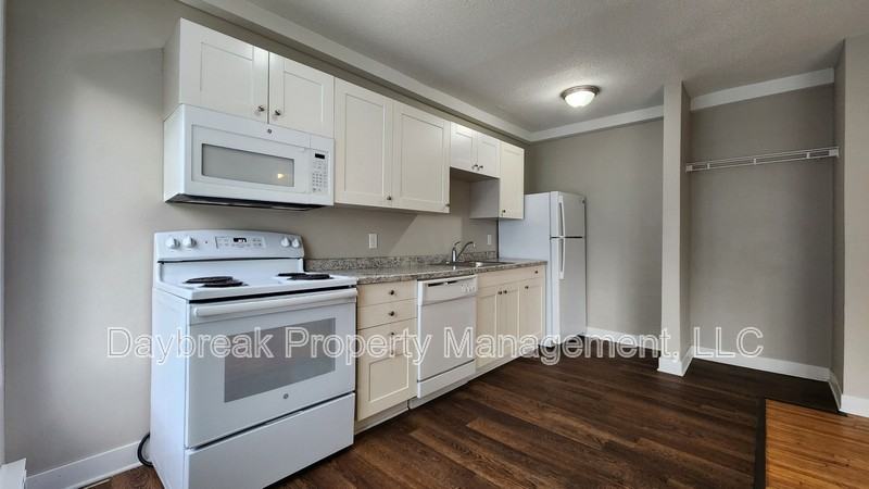 1258 10th St N - Photo 3 of 9