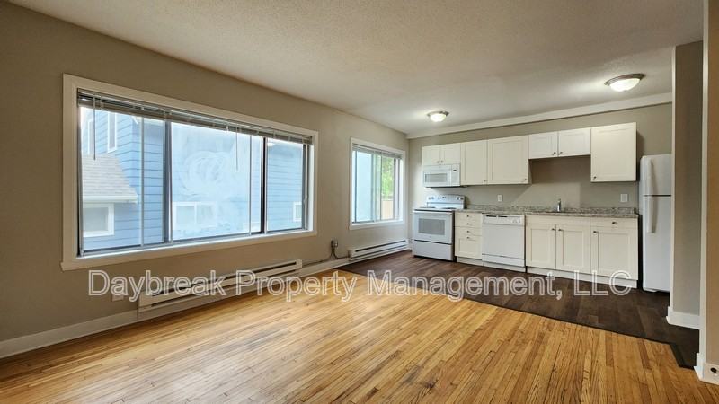 1258 10th St N - Photo 4 of 9