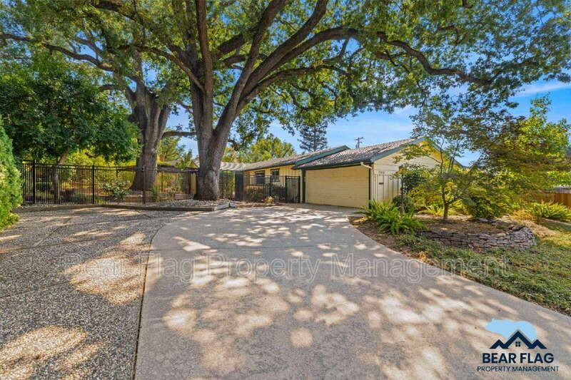 7919 Ridgemont Dr - Photo 3 of 50