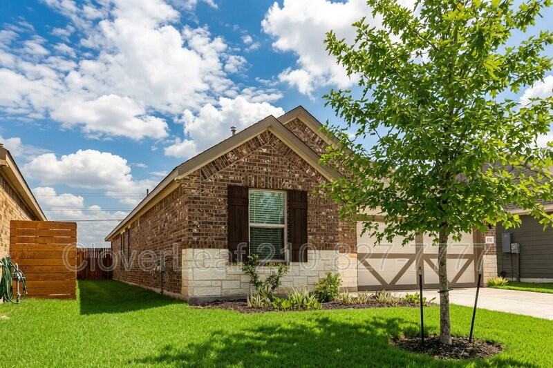 1322 Cool River Ct - Photo 3 of 32