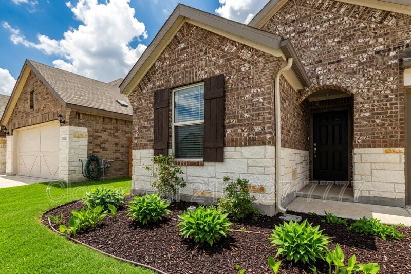 1322 Cool River Ct - Photo 4 of 32
