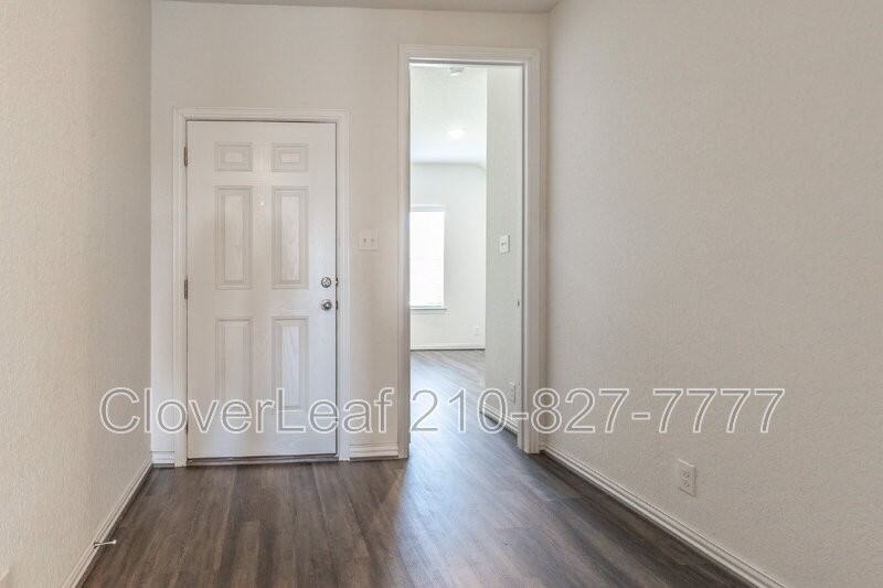 1322 Cool River Ct - Photo 5 of 32