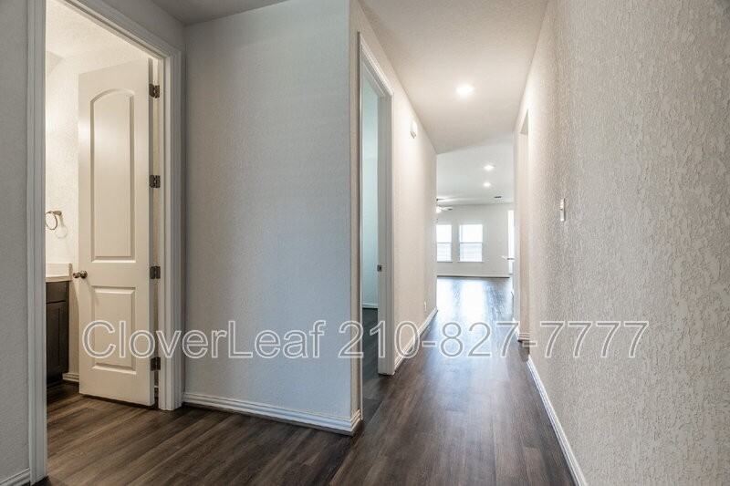 1322 Cool River Ct - Photo 6 of 32