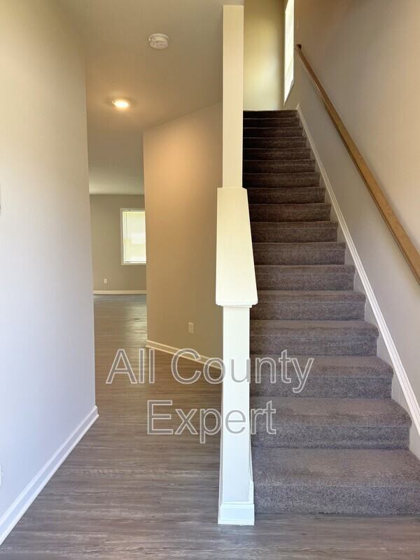 21 Stanford Ct - Photo 2 of 24