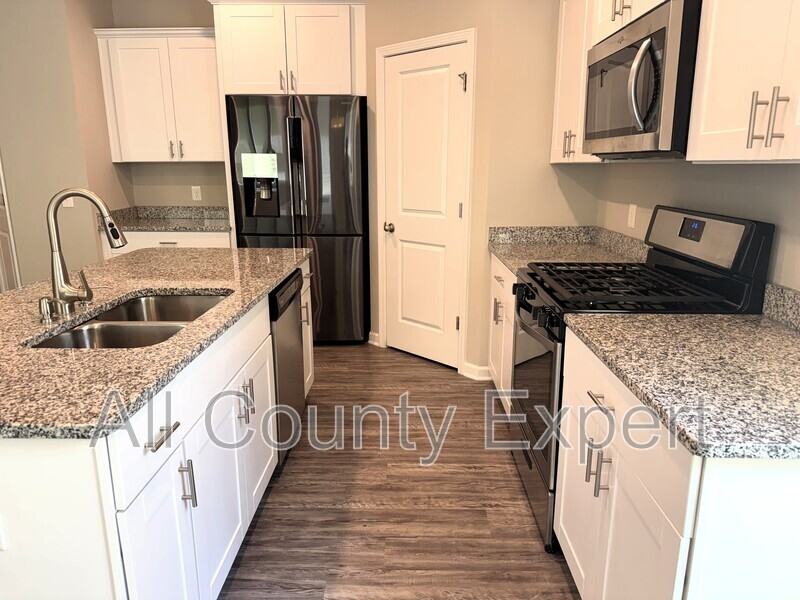 21 Stanford Ct - Photo 4 of 24