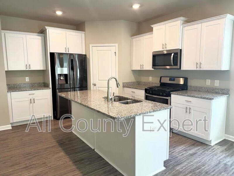 21 Stanford Ct - Photo 5 of 24