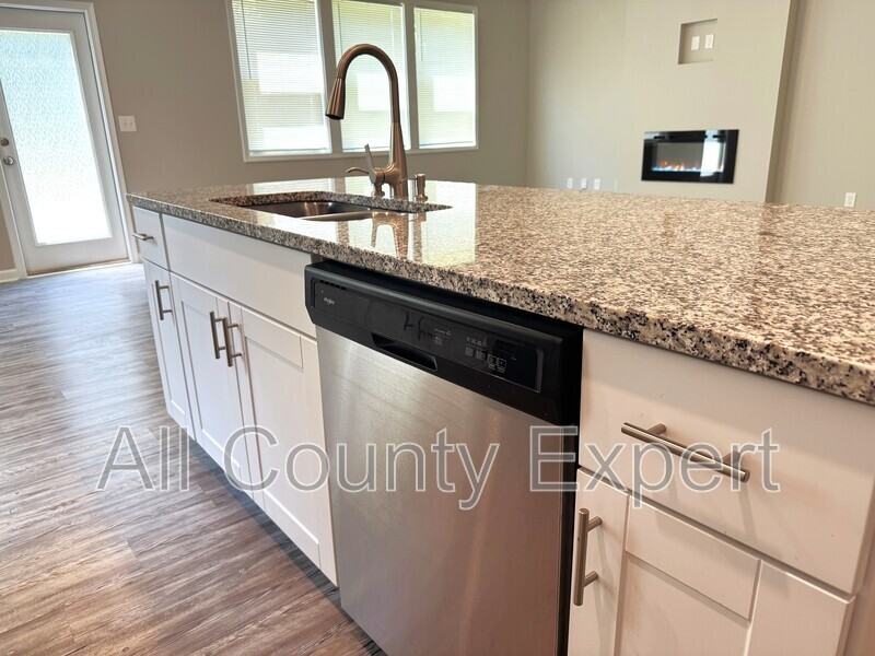 21 Stanford Ct - Photo 6 of 24