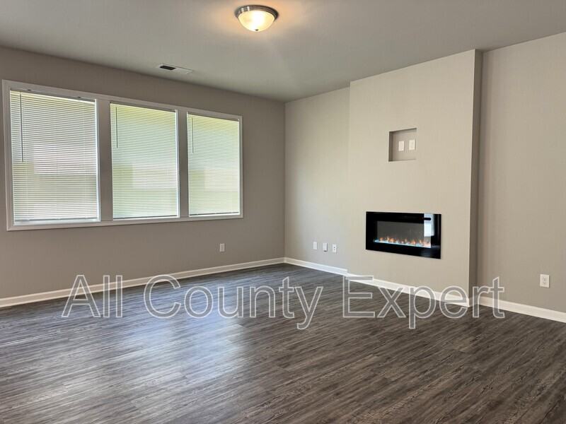 21 Stanford Ct - Photo 7 of 24