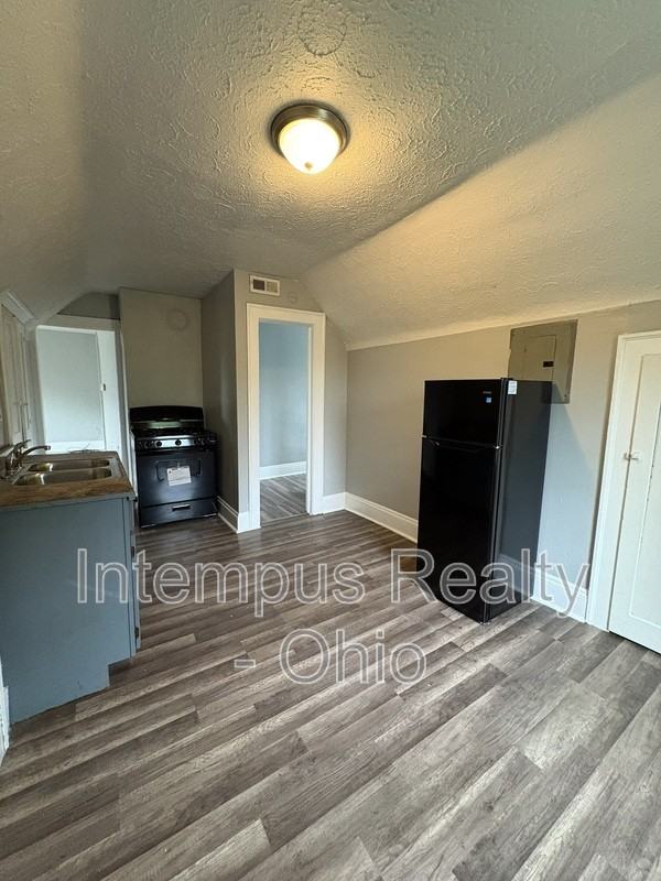 942 Eddy Rd #3 - Photo 3 of 15