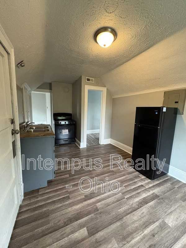 942 Eddy Rd #3 - Photo 4 of 15