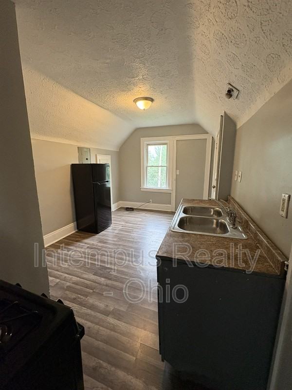 942 Eddy Rd #3 - Photo 6 of 15