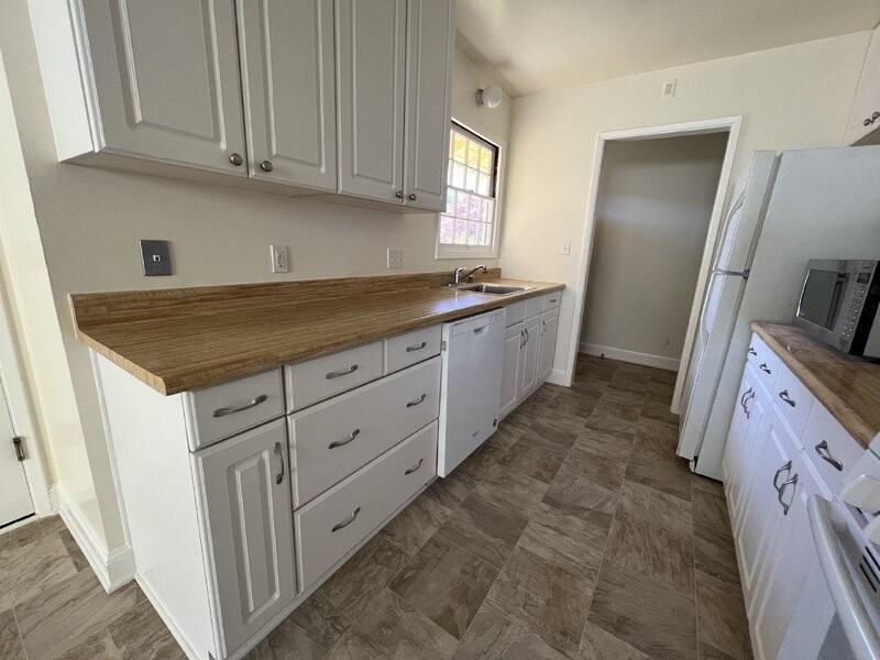25 El Camino Dr - Photo 5 of 13