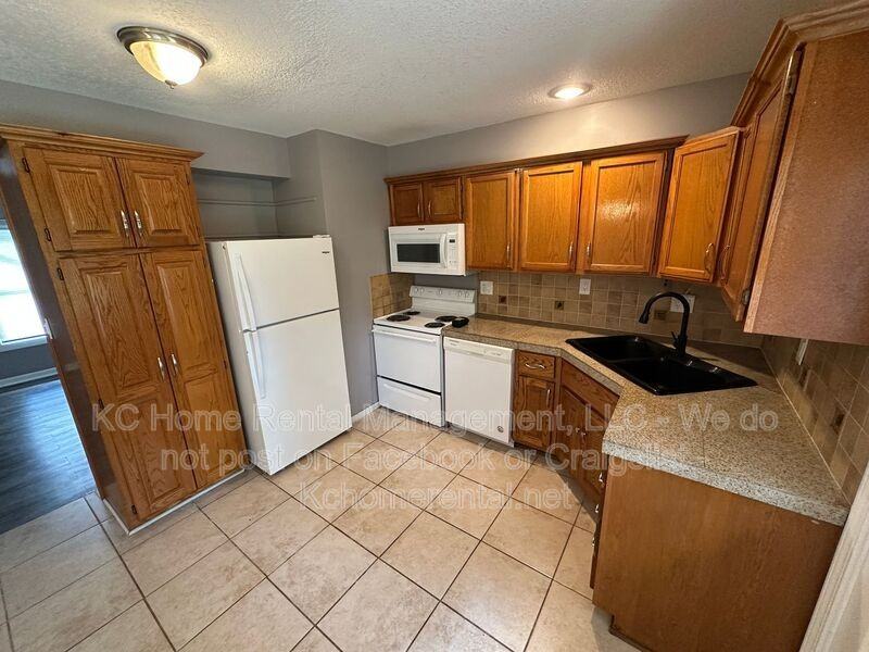 7803 E 107th St - Photo 4 of 28