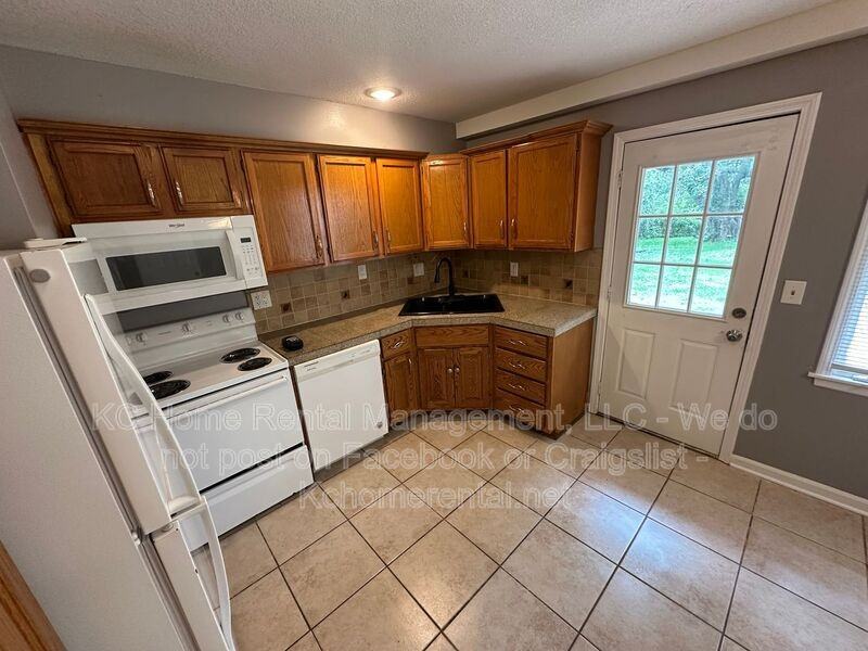 7803 E 107th St - Photo 5 of 28