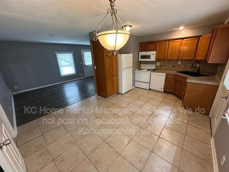 7803 E 107th St - Photo 7 of 28