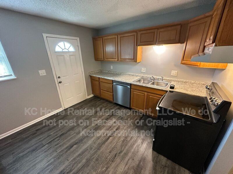 9215 E 54th St - Photo 5 of 20