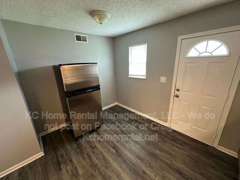9215 E 54th St - Photo 7 of 20