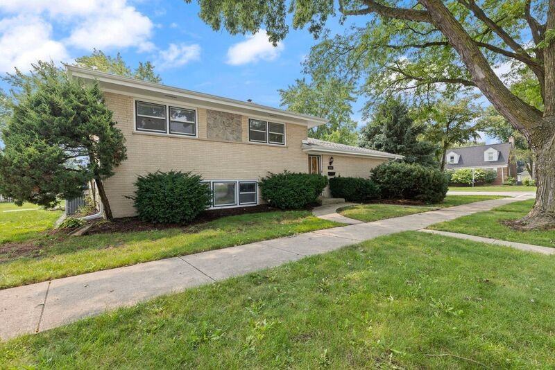 4201 Prairie Ave - Photo 3 of 32