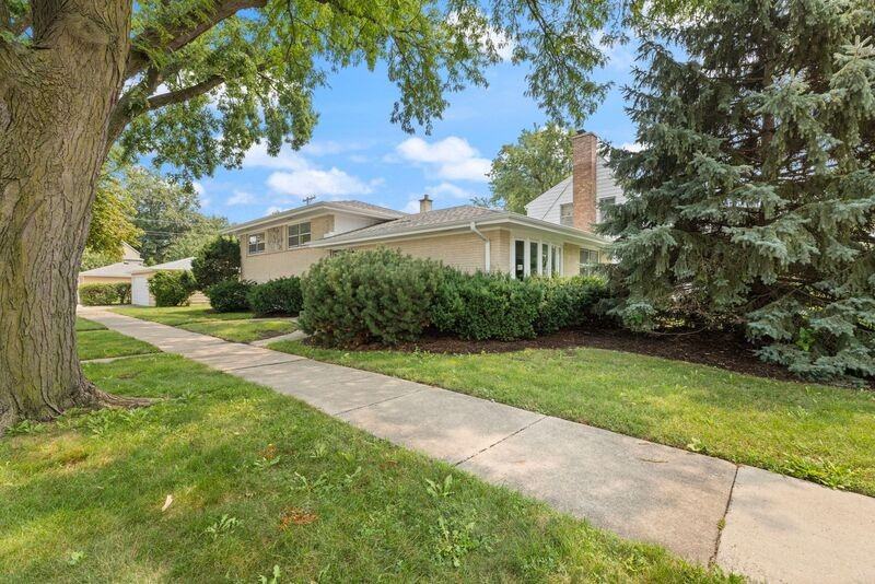 4201 Prairie Ave - Photo 4 of 32