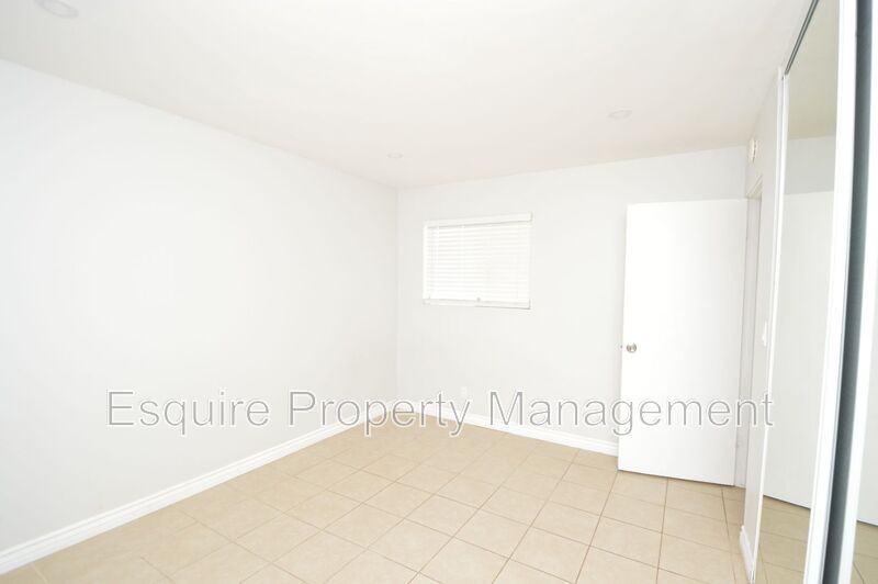 421 W 1st St #B - Photo 5 of 10