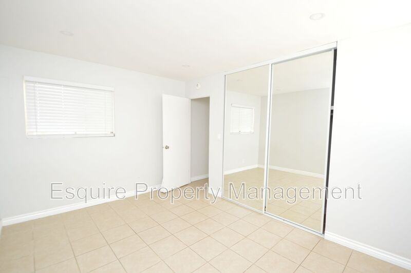 421 W 1st St #B - Photo 6 of 10