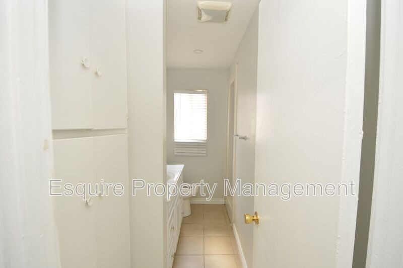 421 W 1st St #B - Photo 7 of 10
