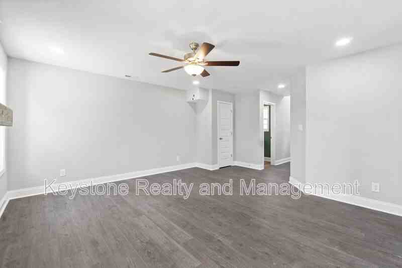 1093 Winesap Rd - Photo 5 of 16