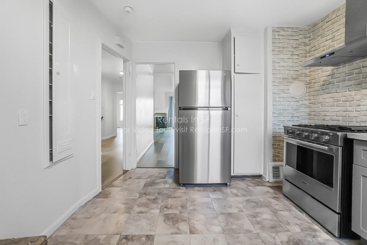 1714 44th Ave - Photo 2 of 18