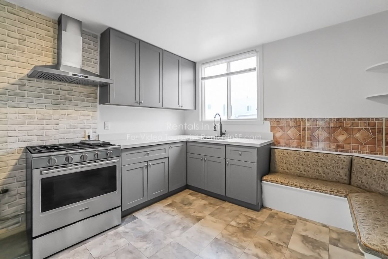 1714 44th Ave - Photo 3 of 18