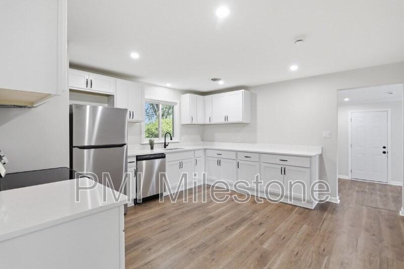 13242 Greensburg Rd - Photo 6 of 25
