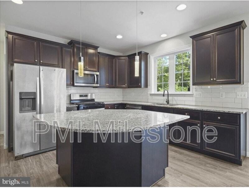 19004 Mount Maple Ct - Photo 3 of 13
