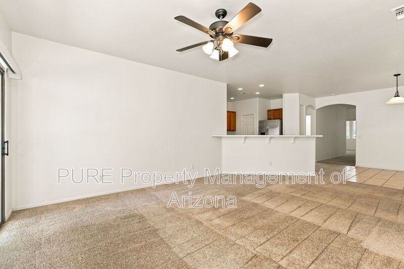 1136 E Nickleback St - Photo 4 of 20