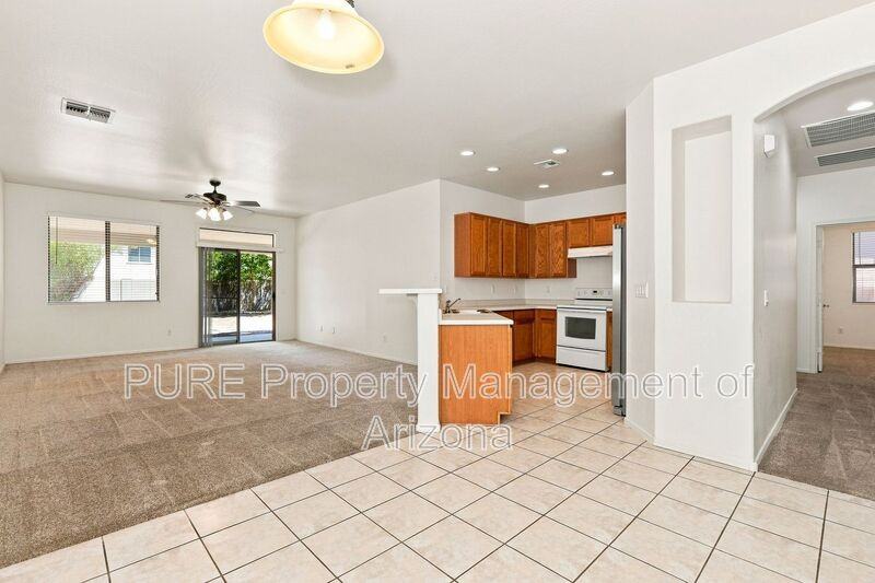 1136 E Nickleback St - Photo 6 of 20